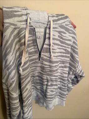 American Eagle Light Gray Zebra Stripe Half-Zip Hoodie